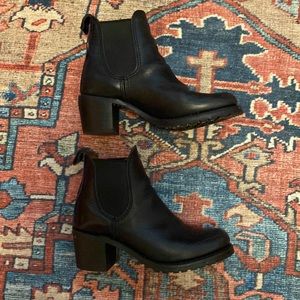 Sabrina Chelsea Frye boots black